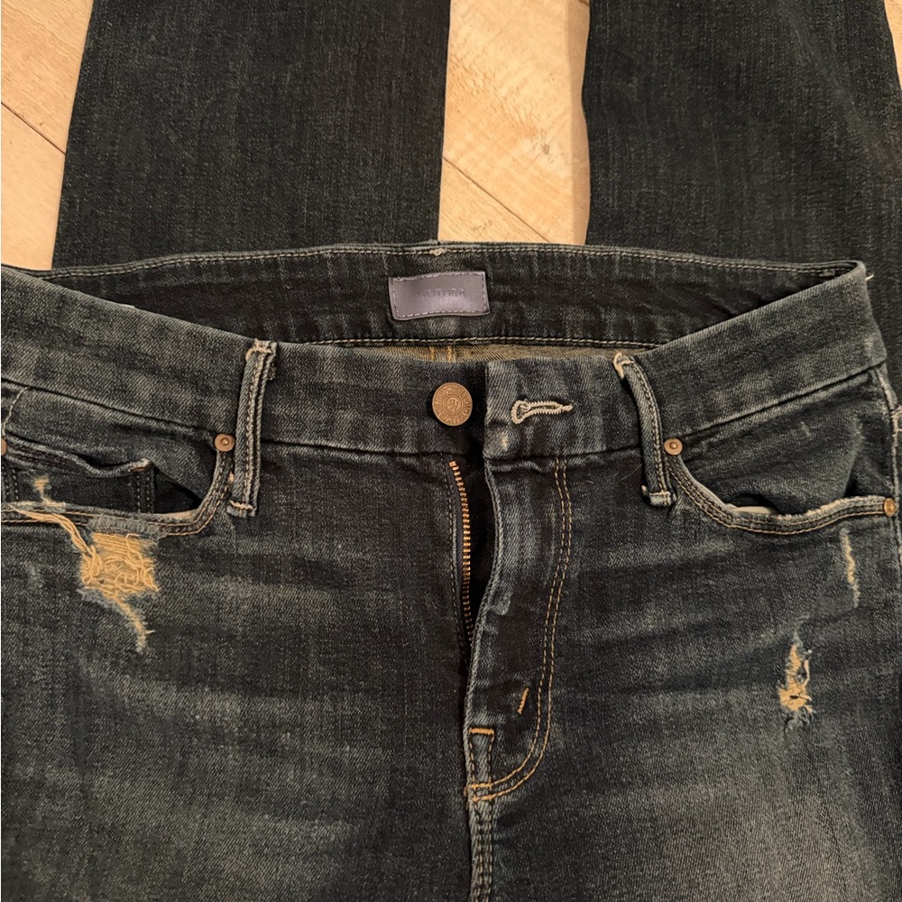 Mother Looker Ankle Fray Jeans in Jaded & Torn
Size 27

EUC